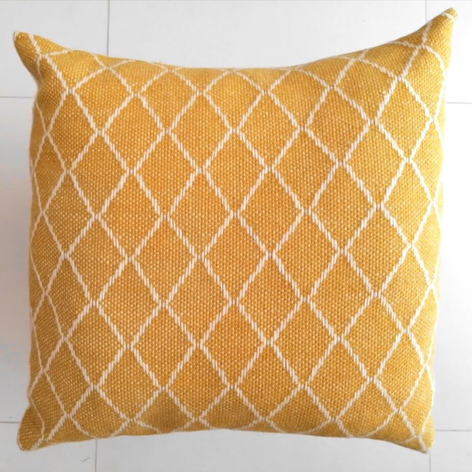 Yellow cushion cover - Portuguese Sidewalk pattern