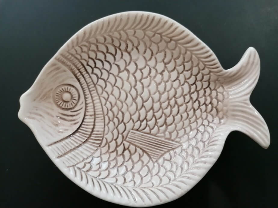 White fish-shaped ceramic plate - large size