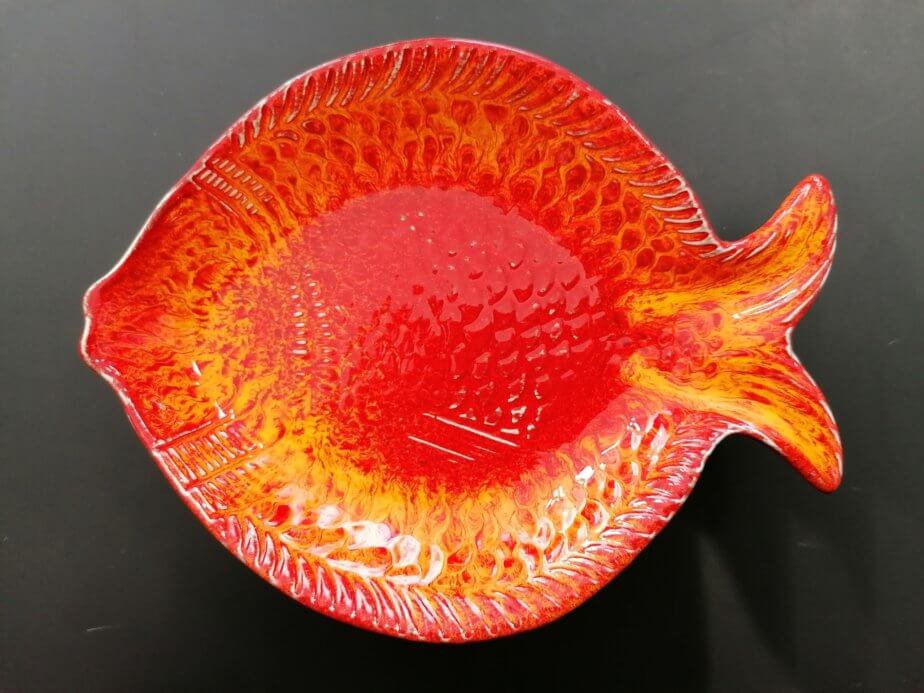 Small fish-shaped ceramic plate (red / orange)