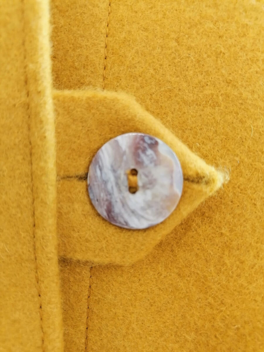 Burel coat with collar - yellow - detail